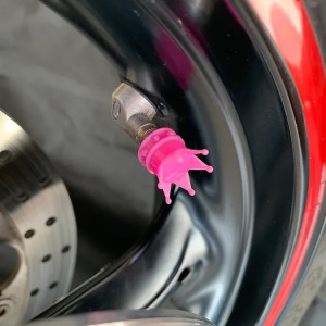 King szelepsapka, korona kialakítású szelepsapka - pink