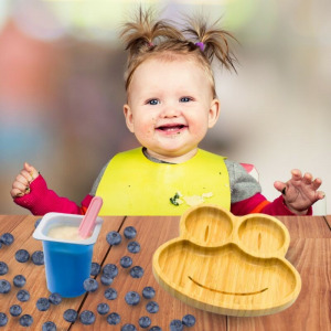 Béka bambusz tányér tapadókorongos talppal, szilikon fejű kanállal és villával, 3 db-os szett