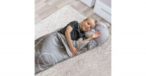 Cápás, plüssállattá alakítható hálózsák gyerekeknek , vidám cápa alakú, kompakt, összecsukható hálózsák