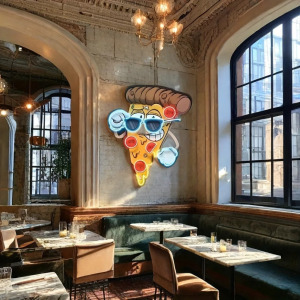 Menő pizza neonfelirat