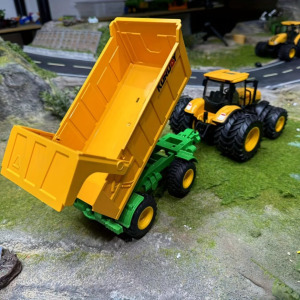 Jumbo 41.91cm-es farm traktor játékkészlet utánfutóval