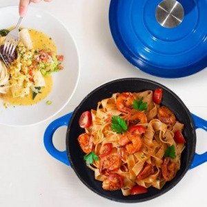 Zománcozott öntöttvas edény fedővel, 5,7 literes, kék