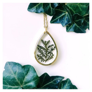 Gyantaékszer díszdobozban - vénuszhaj páfrány