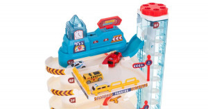 5 szintes parkolóház elektromos lifttel, 8db autó, szőnyeggel