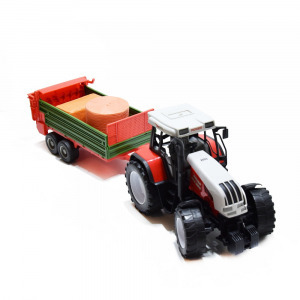 Traktor pótkocsival, bálákkal