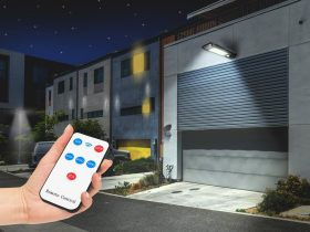 Napelemes kültéri lámpa, 30 W COB LED, 24 W, 2000 lm, mozgás- és alkonyatérzékelős, 2400 mAh-s akkumulátor, távirányító