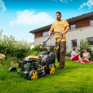 Riwall PRO RPM 4235 önjáró multifunkciós fűnyíró