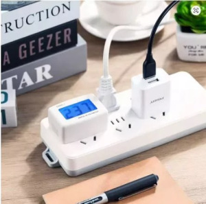 AC 110V-220V Digitális voltmérő - EU szabványos csatlakozóval, LCD kijelzővel