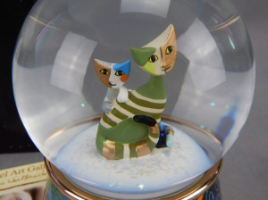 Goebel Rosina Wachtmeister Sole Sonne 14cm zenedoboz hógömb