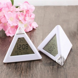 Színváltós piramis óra asztali óra
