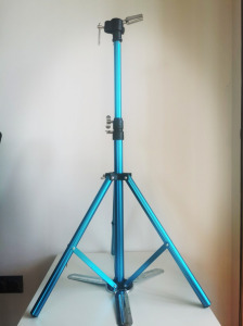 Babafej tartó állvány - kék vagy arany színben