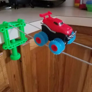 Trix Trux Monster Trucks trükkös autópálya két autóval