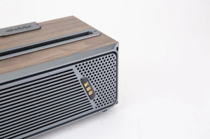 Bluetooth hangszóró, USB input, SD kártya olvasó, ezüst-világosbarna