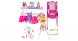 Baba fésülködőasztallal és ruhákkal