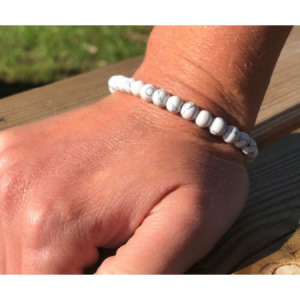 Howlite fehér karkötő