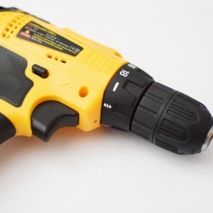 Akkumulátoros fúró-csavarozó -2 db akkumulátorral / 25V