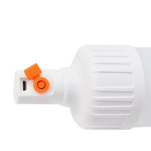 Felakasztható, újratölthető kültéri LED izzó